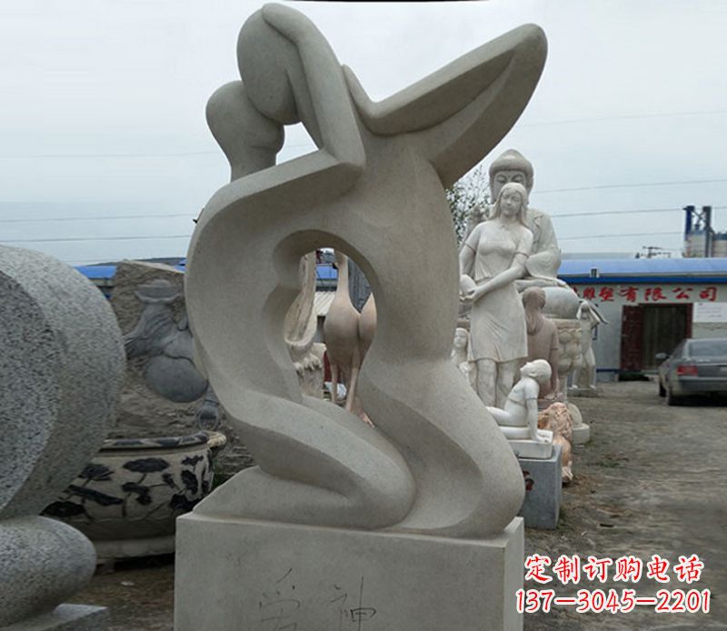 泰州广场情侣人物石雕