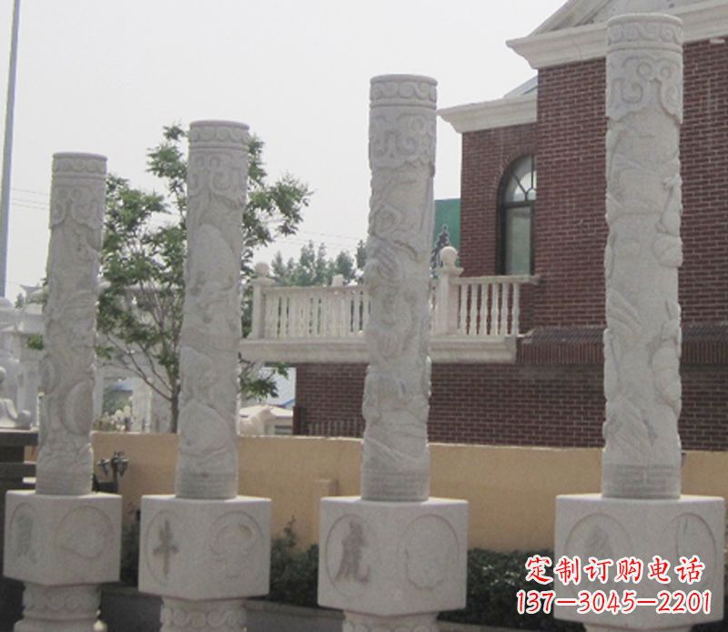 泰州广场十二生肖柱子石雕