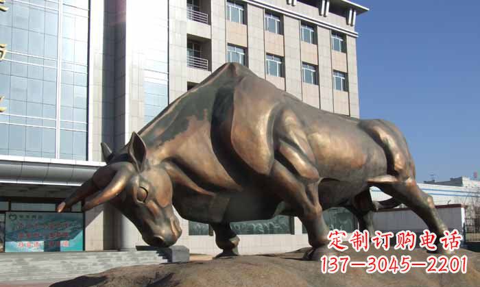 泰州拓荒牛铜雕塑——将历史传承到现代