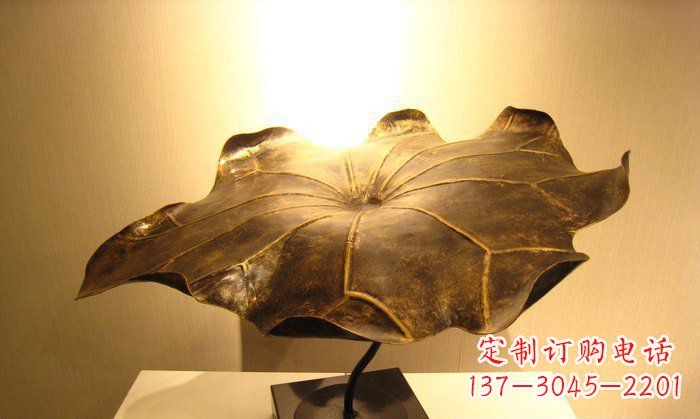 泰州深受人们喜爱的铜雕荷叶雕塑,由贵金属精铸…