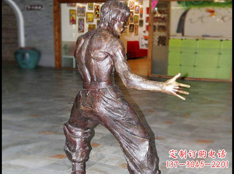 泰州精致铜制李小龙雕塑,雕刻细腻精美