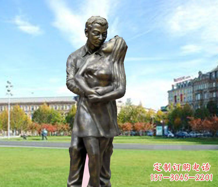 泰州一颗爱的心,用铜雕情侣人物雕塑表达
