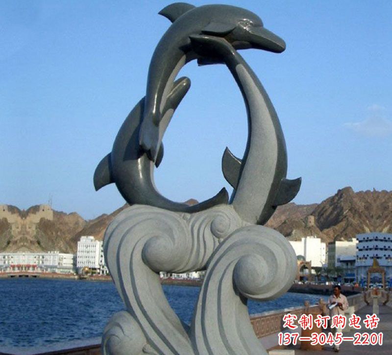 泰州海边动物海豚石雕