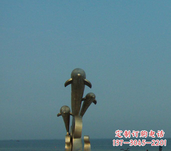 泰州海豚戏水海边景观铜雕