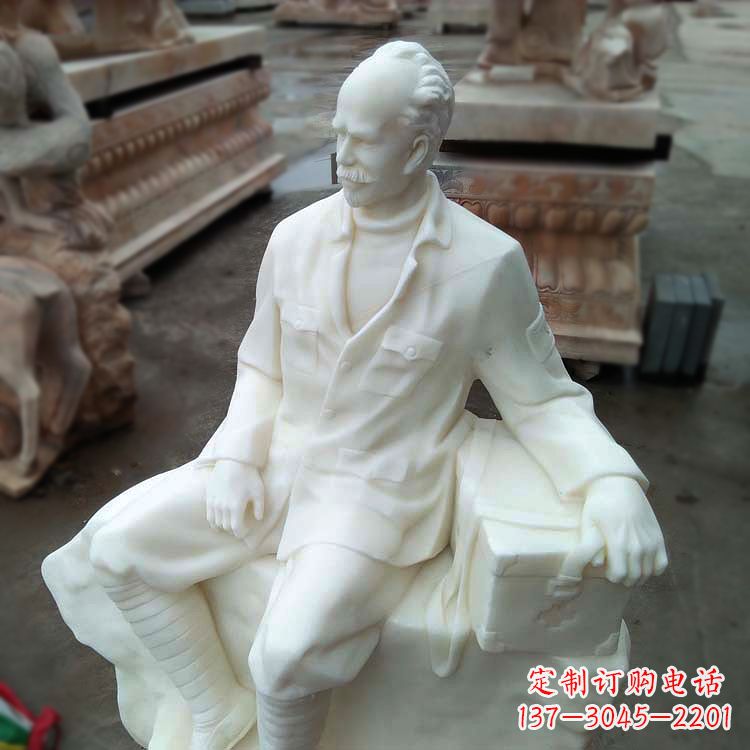 泰州经典白求恩坐姿雕塑