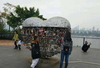 泰州不锈钢英文字母镂空景观雕塑