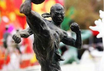 泰州足球雕塑：展现无限自由