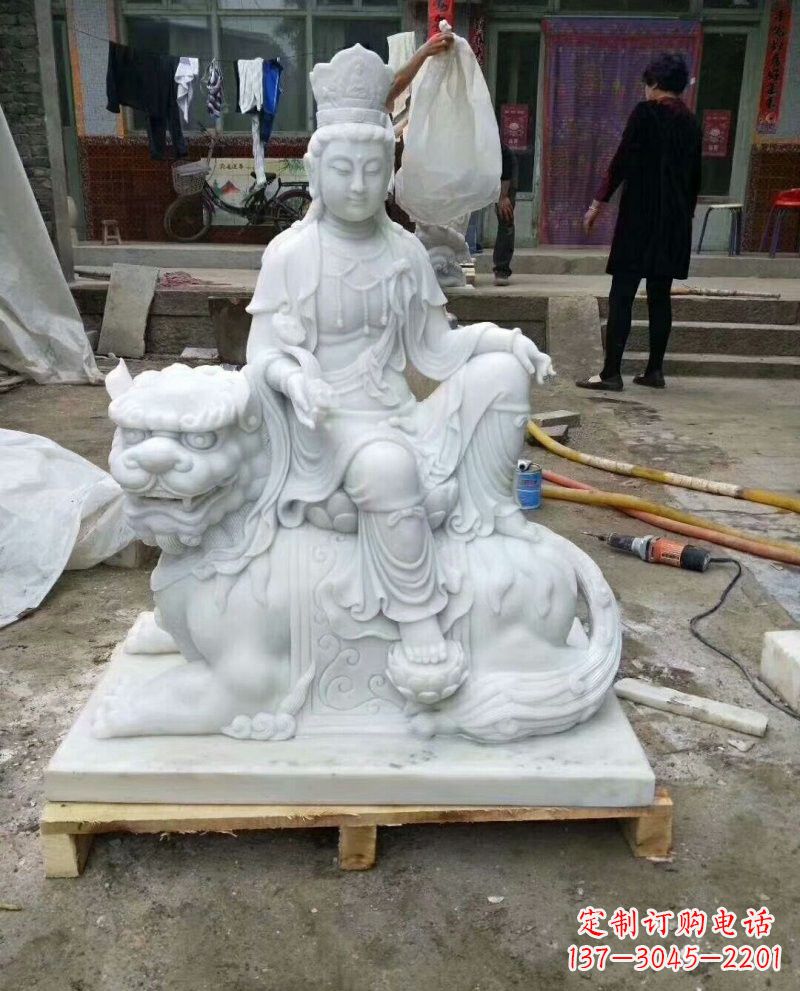 泰州汉白玉乘狮子的文殊菩萨