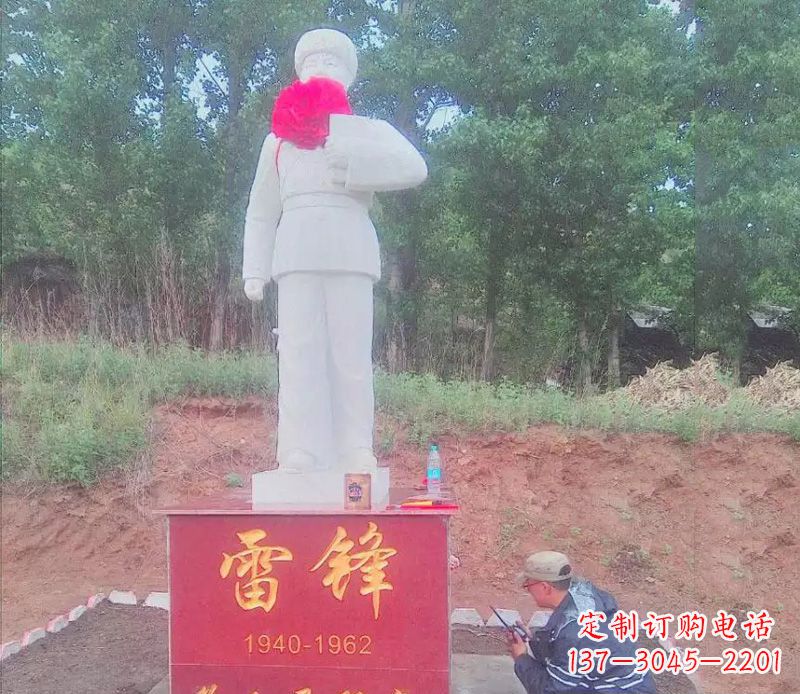 泰州珍贵的白玉雷锋雕塑