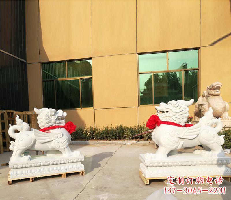 泰州汉白玉立式貔貅门口招财石雕