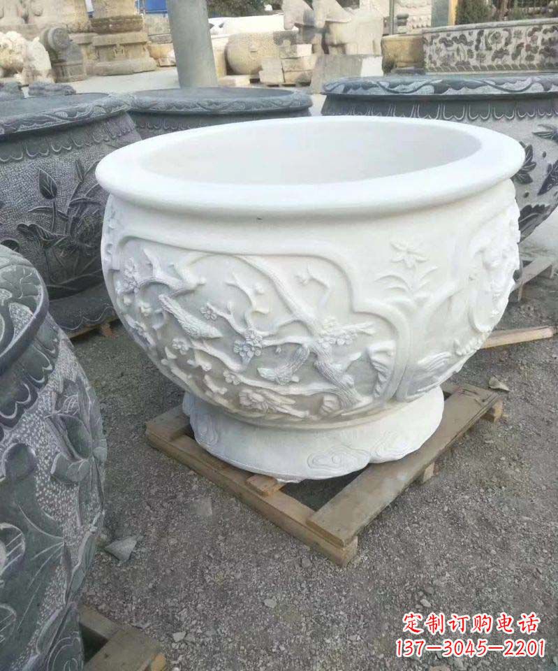 泰州汉白玉材质可爱水缸雕塑