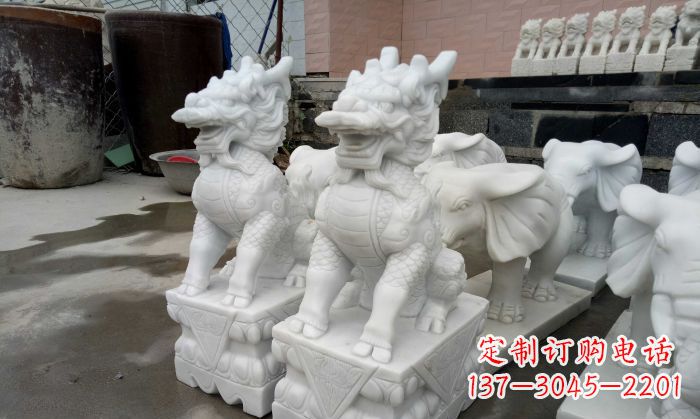 泰州汉白玉麒麟雕塑:门口镇宅石雕之美