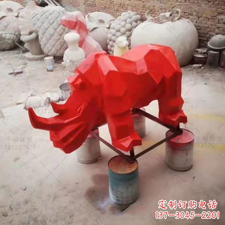 泰州红色几何切面抽象犀牛雕塑