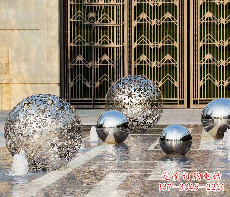 泰州欣赏自然的美:不锈钢花形镂空球喷泉雕塑