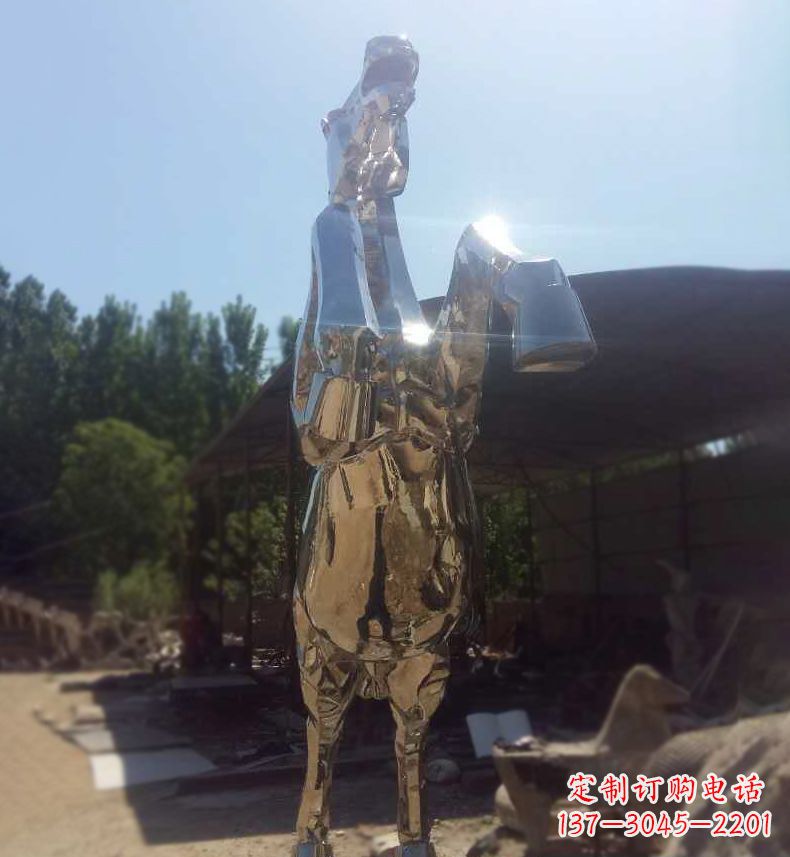 泰州户外不锈钢镜面奔马雕塑