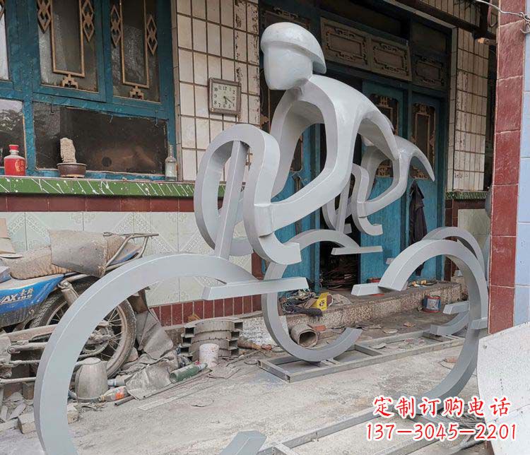 泰州户外不锈钢骑自行车人物雕塑