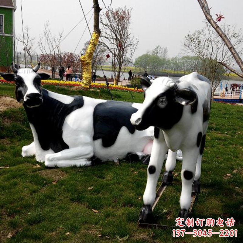 泰州仿真奶牛雕塑,精致外形逼真细节