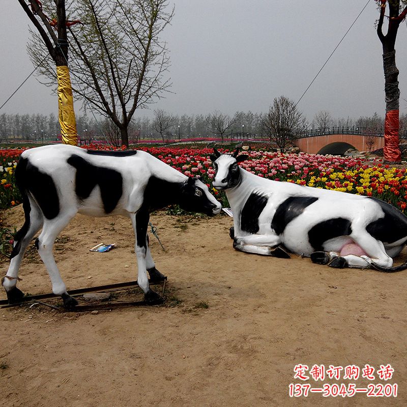 泰州室外仿真动物雕塑-奶牛,为您打造精美细腻的艺术品