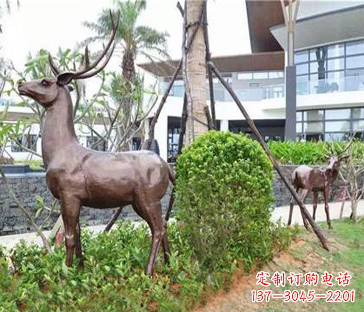 泰州艺术大师铸造的精美梅花鹿雕塑