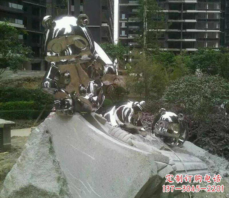 泰州家喻户晓的可爱熊猫雕塑