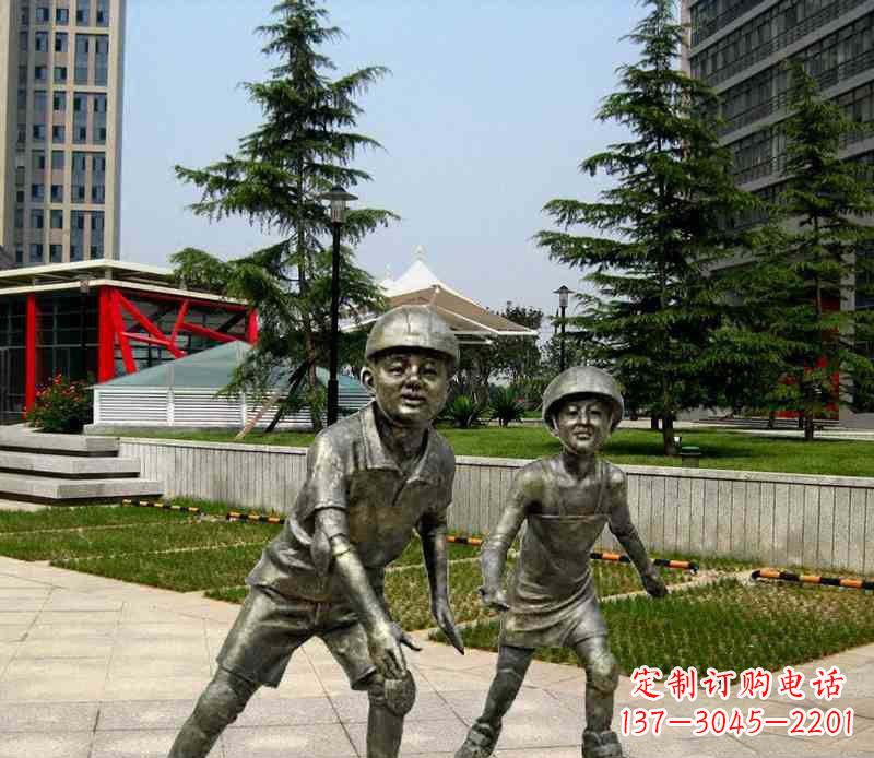 泰州滑旱冰男孩铜雕,精细而引人入胜