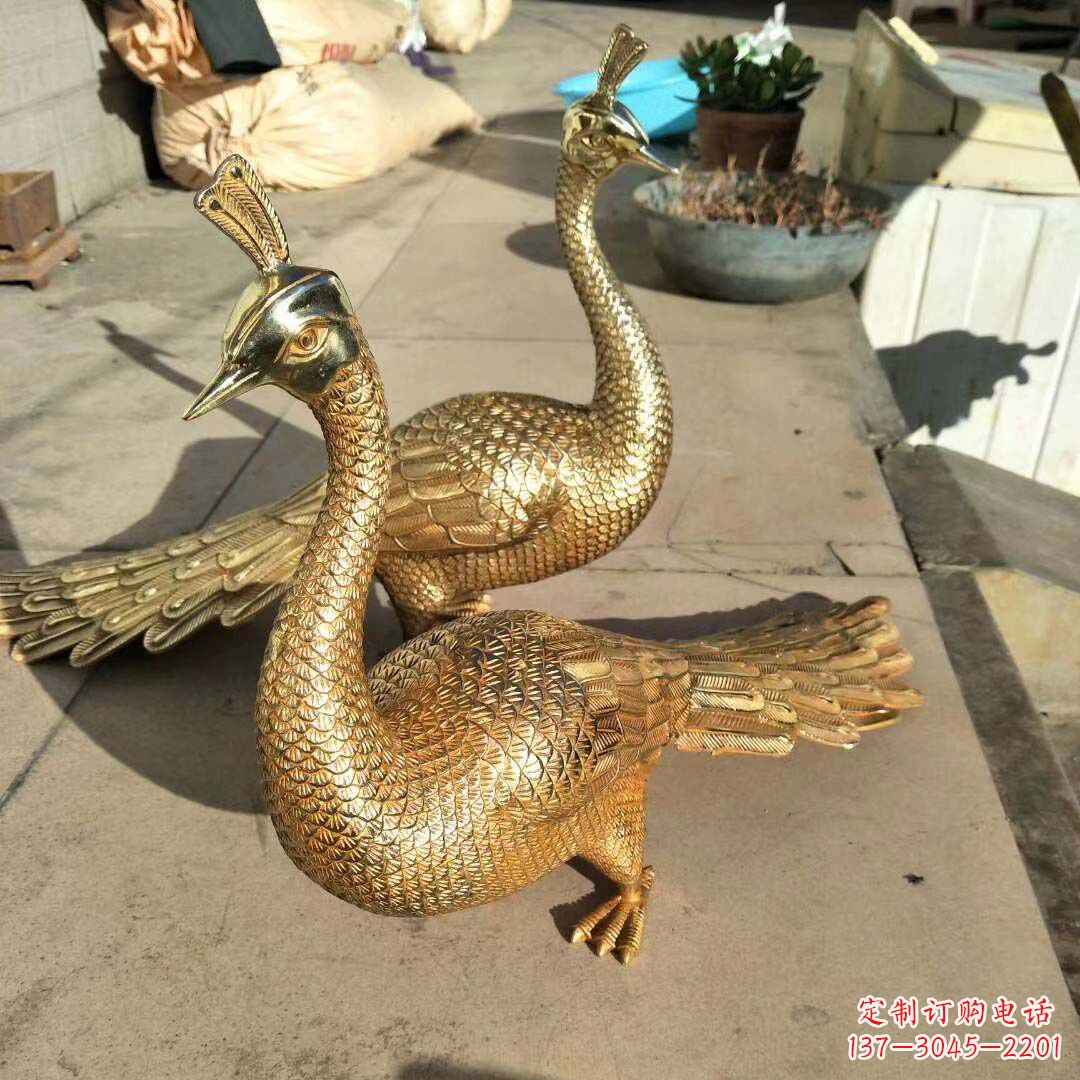 泰州高贵典雅的黄铜雕刻孔雀雕塑