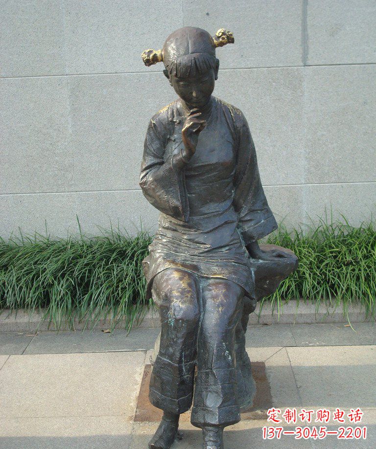 泰州描绘心灵世界的街边低头思考的女孩景观铜雕