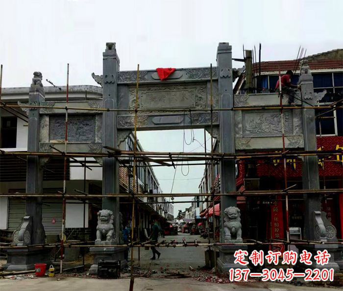 泰州中领雕塑-精美街道三门石雕牌楼