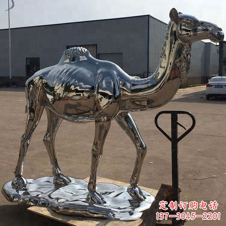 泰州镜面不锈钢骆驼雕塑生动又独特