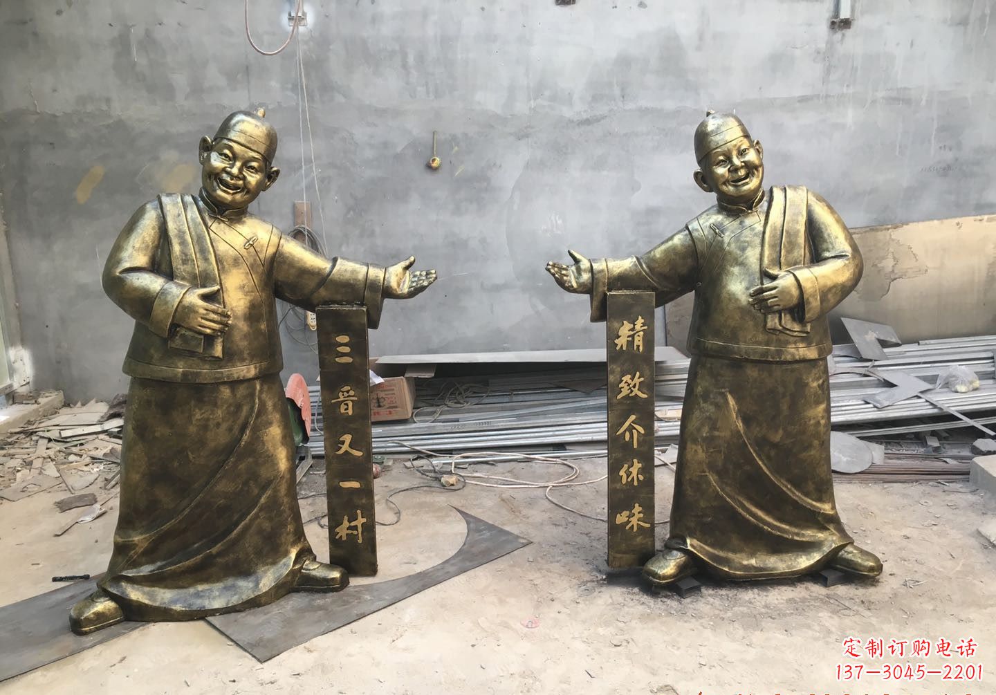 泰州中领雕塑:酒店门口店小二人物铜雕