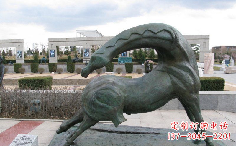 泰州骏马抽象动物景观铜雕
