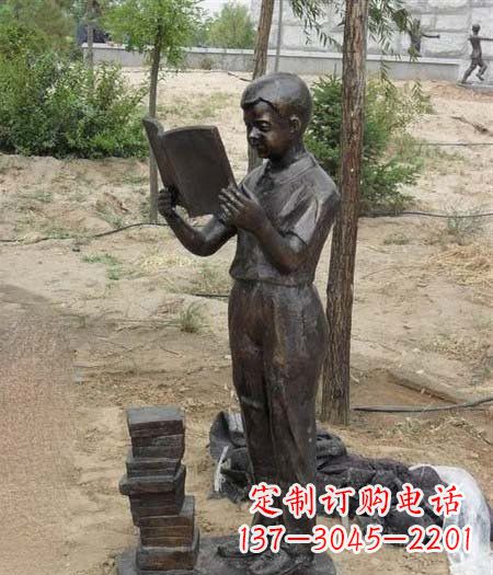 泰州中领雕塑尊贵细腻的男孩铜雕
