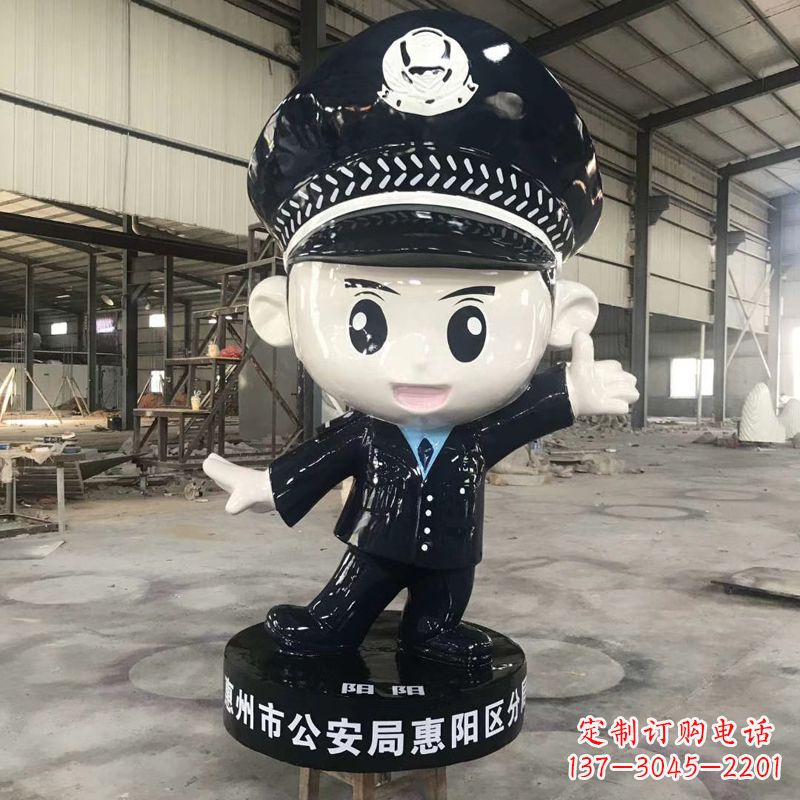 泰州可爱警察雕塑,萌趣满满!