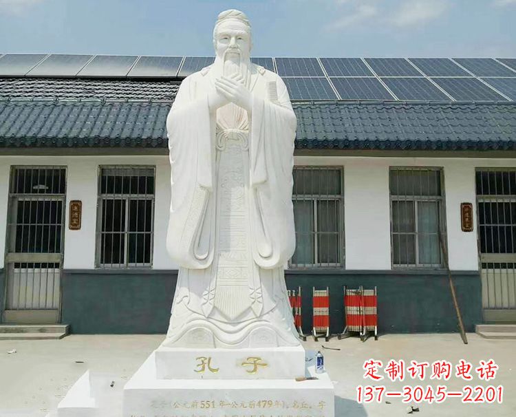 泰州孔子伸舌头的雕像