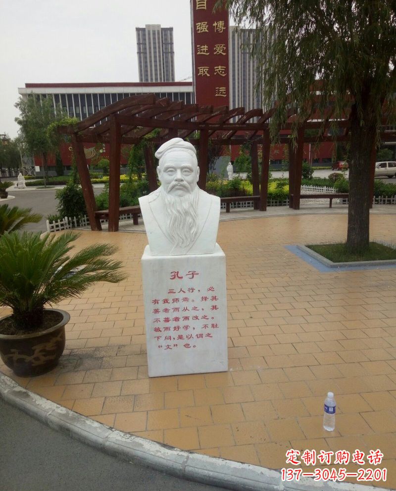 泰州赞美圣贤——孔子石雕塑