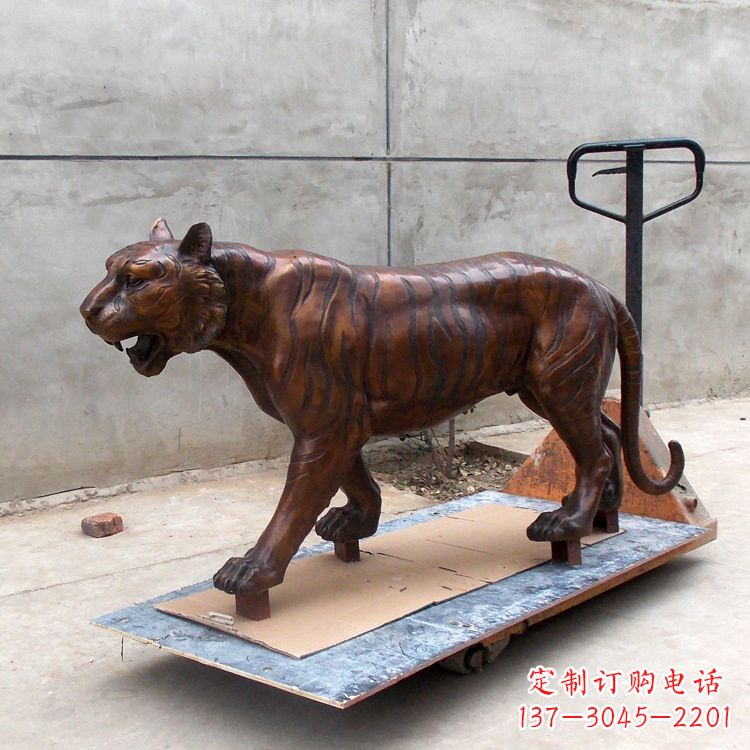 泰州活力四射的老虎铜雕塑