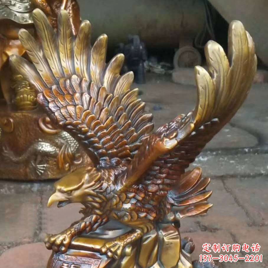 泰州雕塑精灵:翱翔于天际的老鹰雕塑