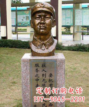 泰州让爱与正义永远绽放光芒——雷锋雕塑