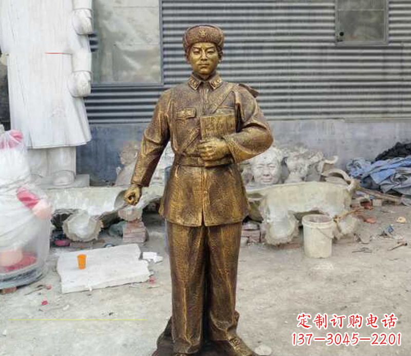 泰州传承爱国精神,让雷锋雕塑永久守护家园