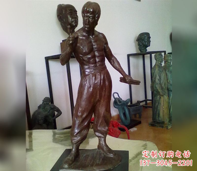 泰州经典传奇-李小龙铜雕塑