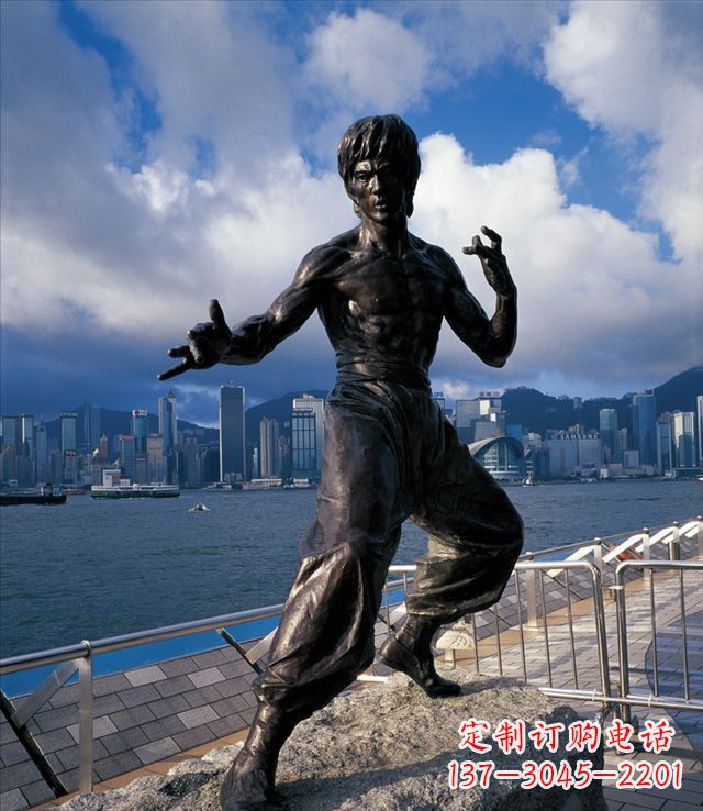 泰州标题:李小龙铜雕,让传奇永存