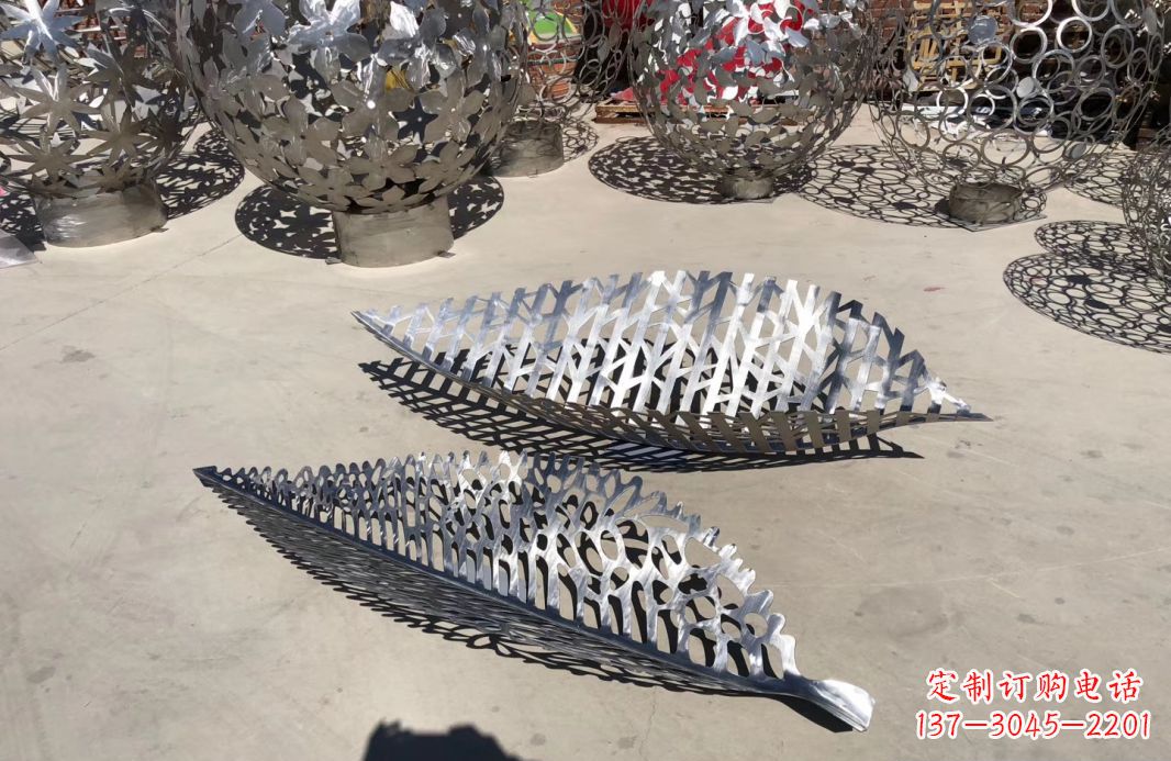 泰州中领雕塑-树叶镂空景观雕塑