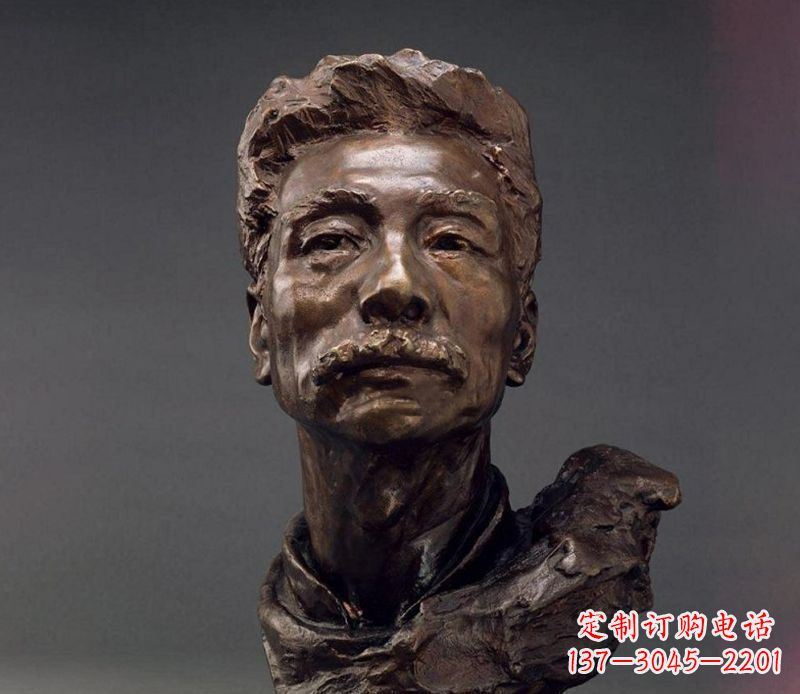 泰州鲁迅校园名人铜雕,展现鲁迅文学精神