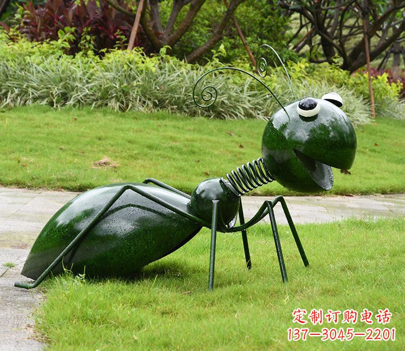 泰州绿色落尾蚂蚁不锈钢摆件雕塑：精致的小动物艺术作品