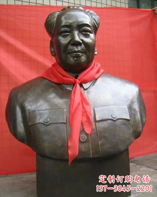 泰州毛主席铜雕像,见证历史的瞬间