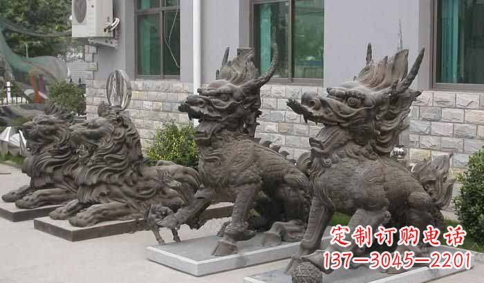 泰州招财进宝,麒麟雕塑立足宅门口