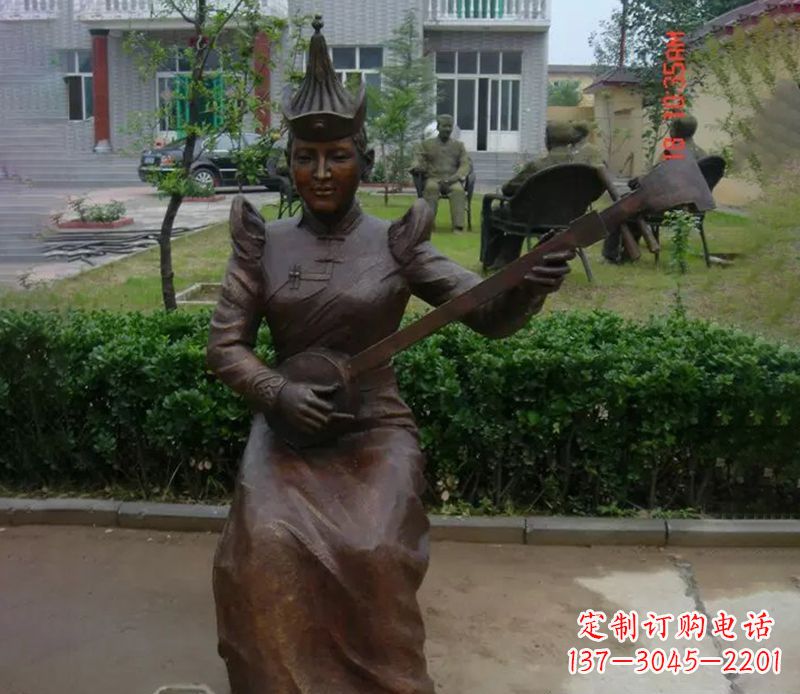 泰州蒙古族女人演奏公园人物铜雕