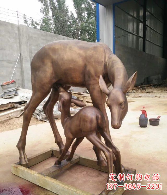 泰州母子鹿公园动物铜雕——精美绝伦
