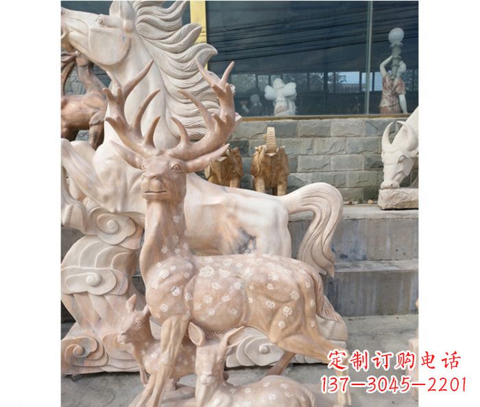 泰州展现自然风采的梅花鹿石雕