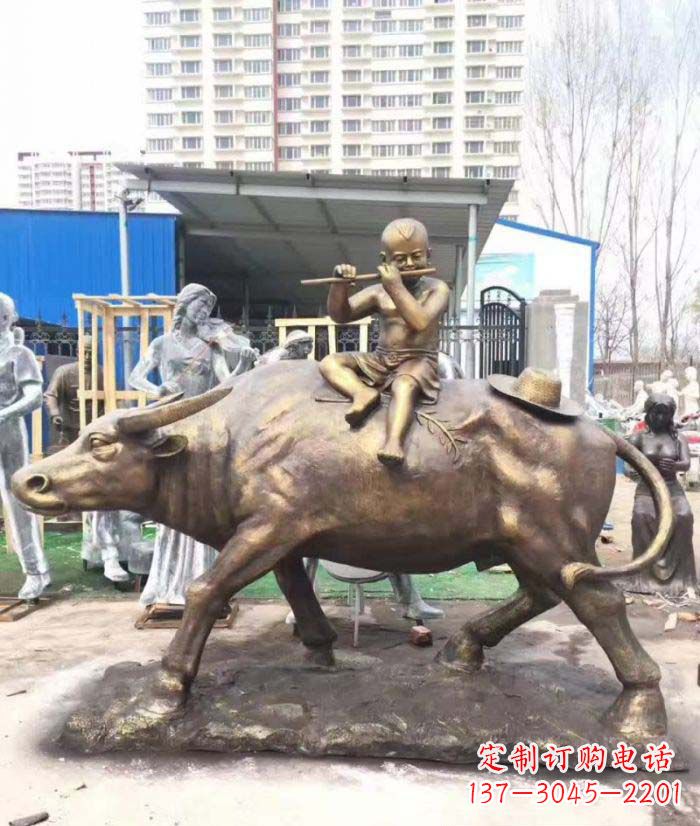 泰州专为儿童量身定制的牧童骑在牛背吹笛铜雕